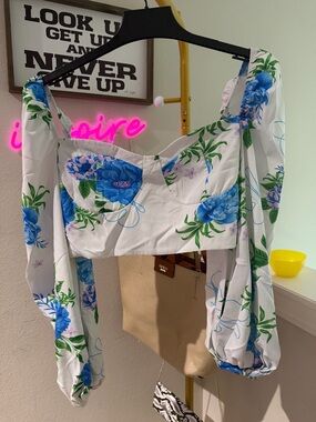 Part of AUCTION TONIGHT AT 7:30pm Blue Floral Sweetheart Crop Blouse by